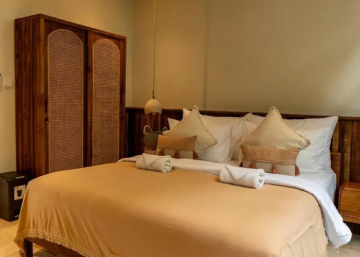 Tuluscoliving 1, 4 Bedroom & 5 Bathroom Villa *